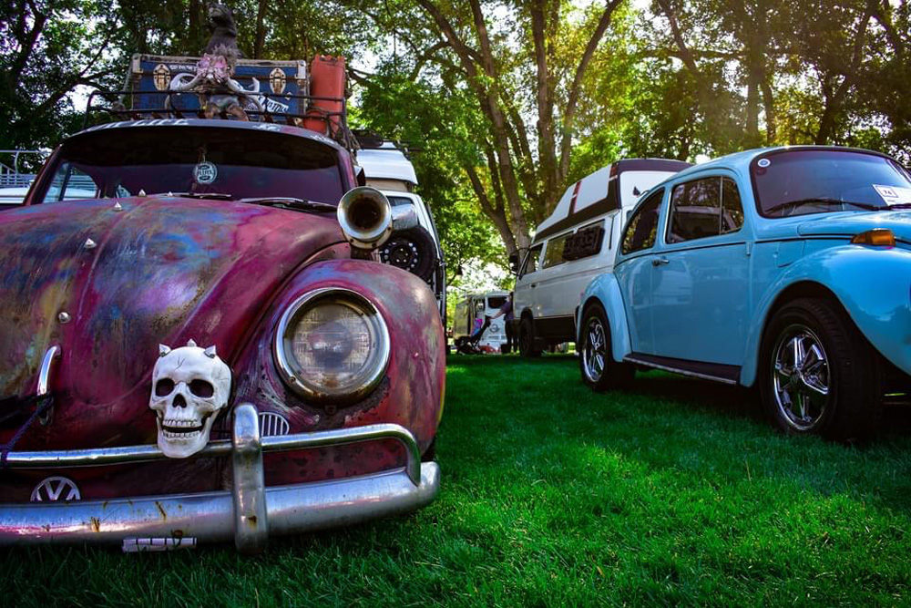 Standard Beetle with a fake skull on he bumper