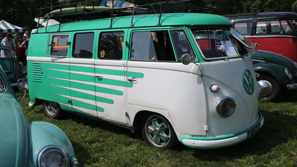 Volkswagen Bus at Niagara Falls Ontario